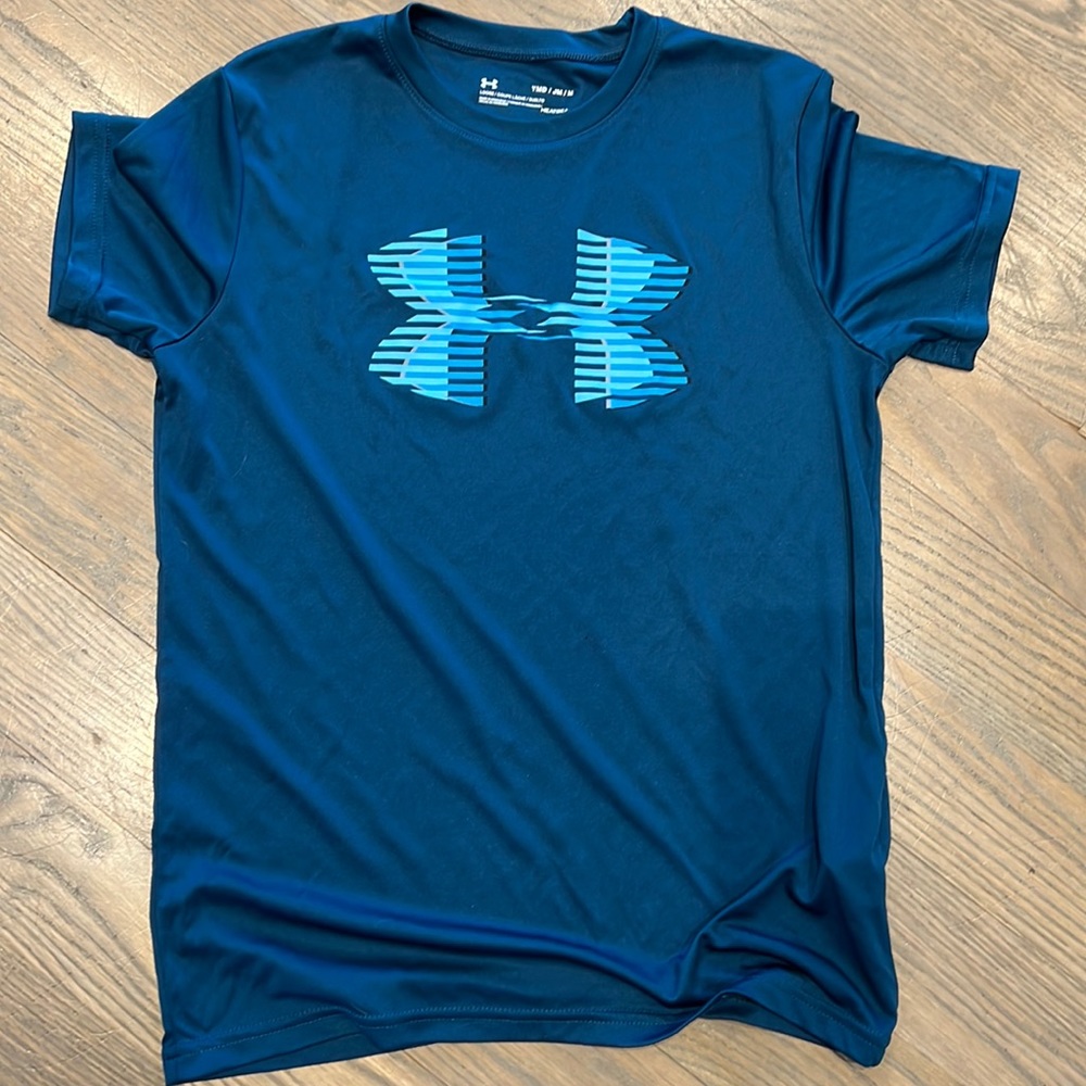 Youth Under Armour loose fit shirt size Medium